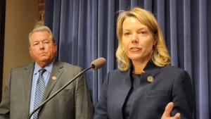 'Pro-taxpayer' law requires operators to clean up abandoned Illinois oil wells