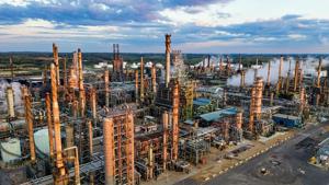 Trump floats USMCA exit; Midwest motorists, refineries could see hardship