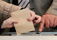 Dems oppose Trump's bid to end mail-in ballots, voting machines